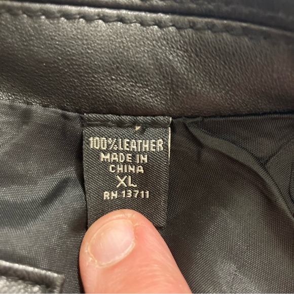 Valerie Steven’s Black Lined 100% Leather Button Down Jacket Size XL Preowned - Picture 9 of 11